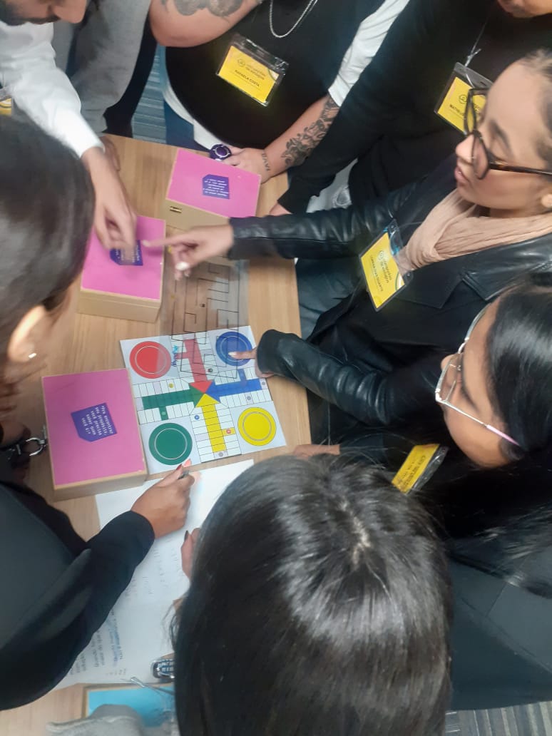 Jogo presencial FLOW em dinâmica de processo seletivo
